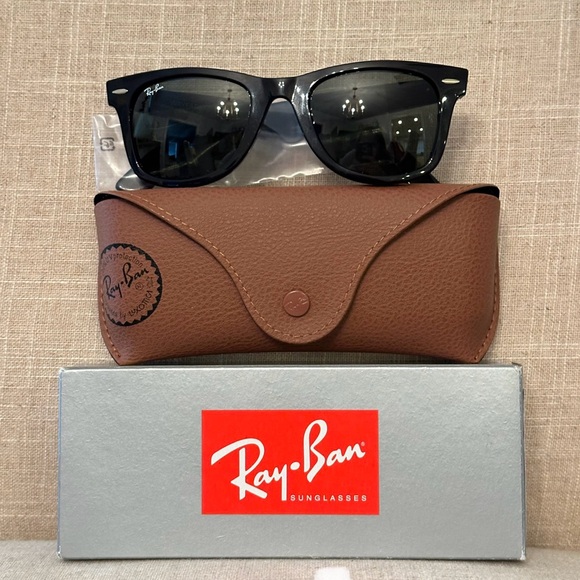 New in Box Ray Ban Wayfarers Wayfarer Sunglasses black - Picture 1 of 6